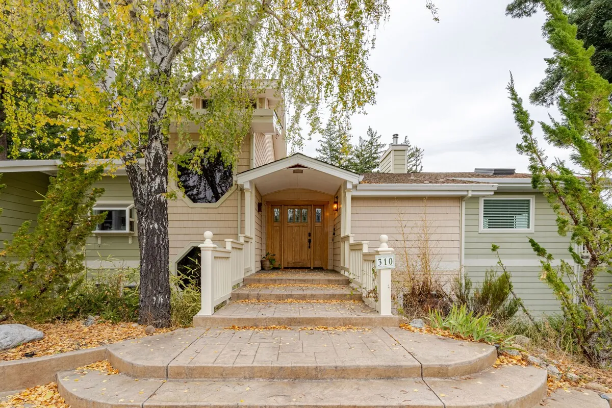 Microwave and small appliance area