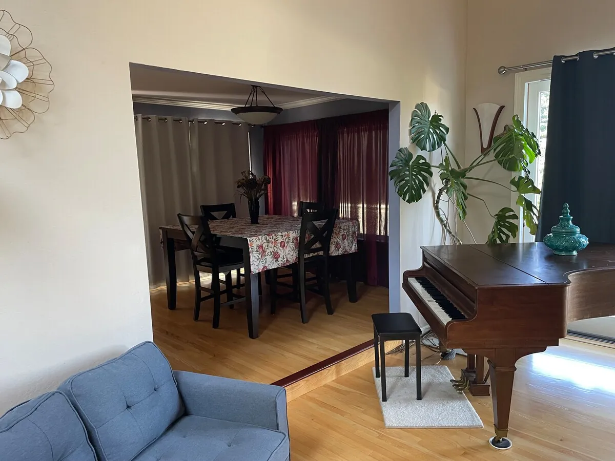 Dining room with grand piano