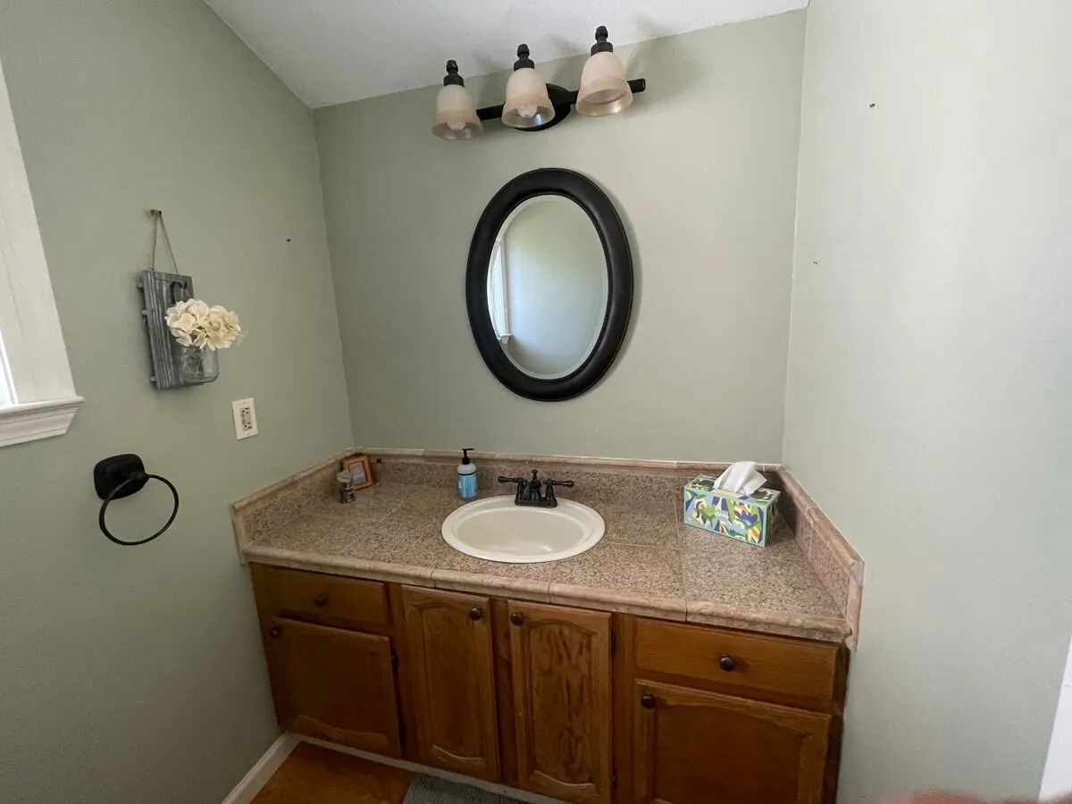 Bathroom vanity